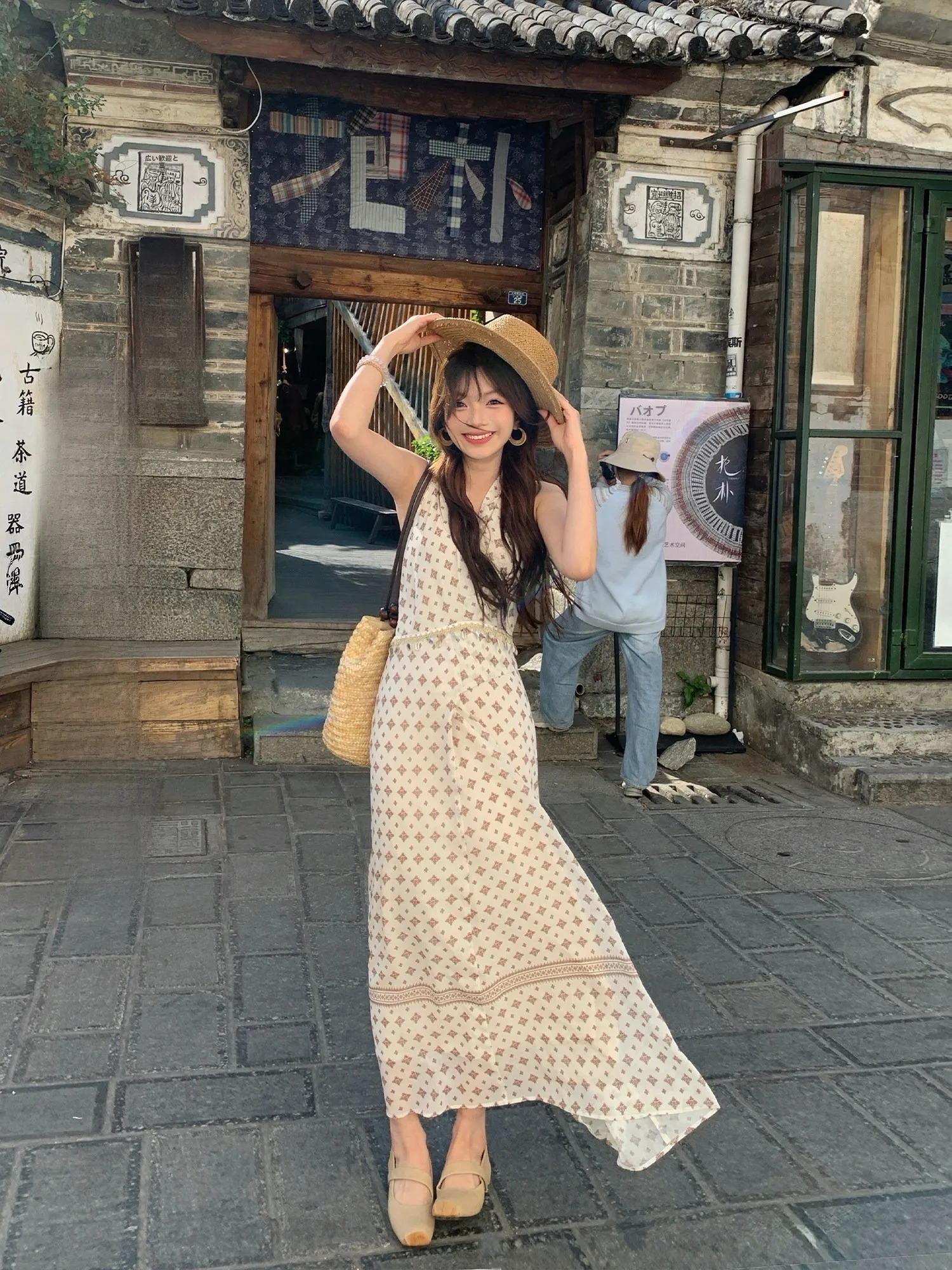 

Spring Vacation Loose Neck Hanging Dress Early Spring Small Size Design Sense Waist Natural Fiber Casual Style V-neck Dress