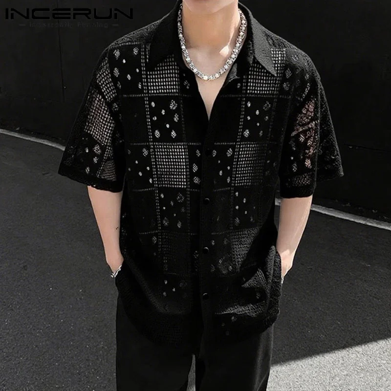 

INCERUN Мужская рубашка Сетчатая кружевная лоскутная прозрачная сексуальная рубашка с лацканами и короткими рукавами Свободная уличная одежда 2025 Модная мужская одежда