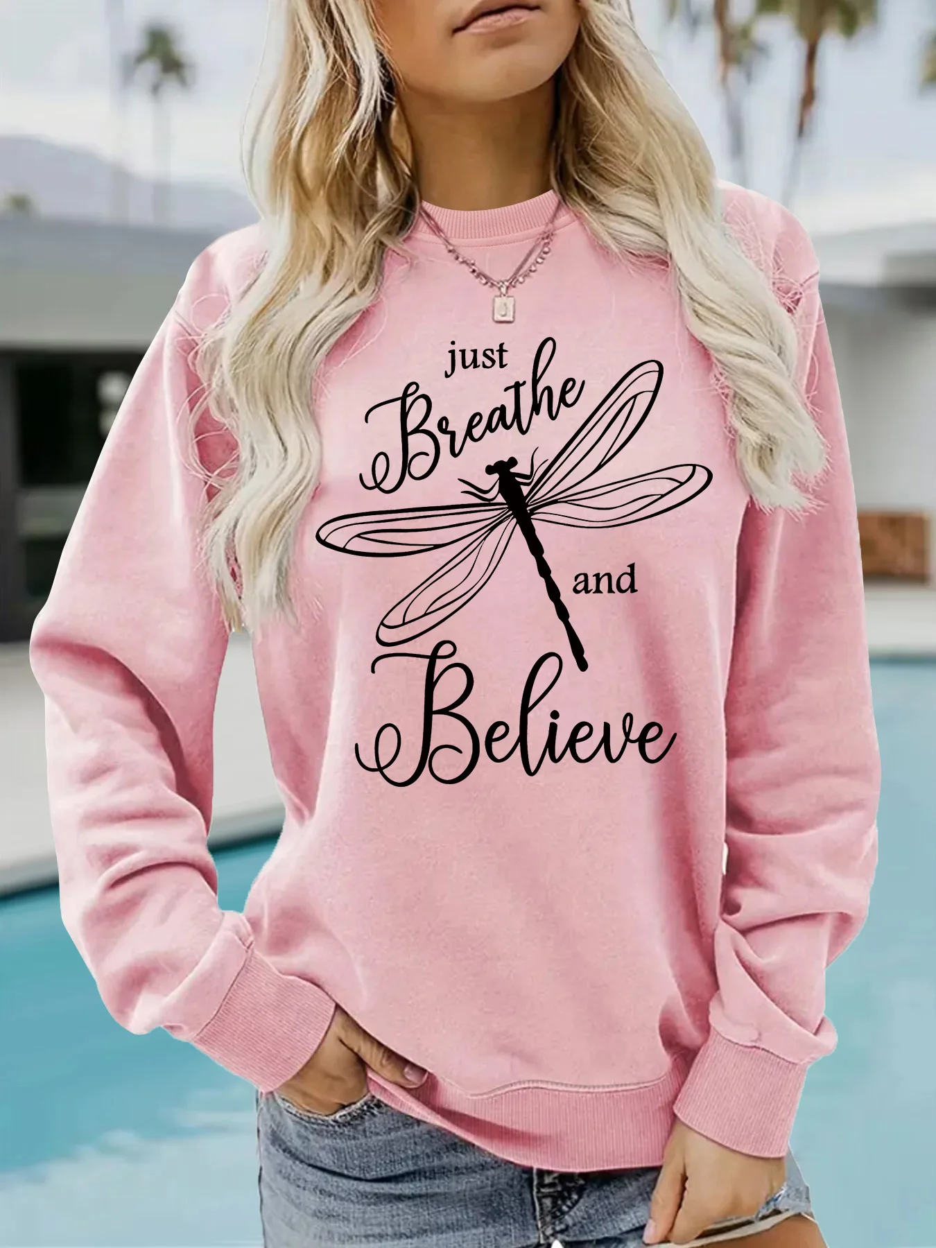 

Оптовая продажа простых и повседневных толстовок с длинными рукавами и принтом стрекозы. Модная основа для женской толстовки.