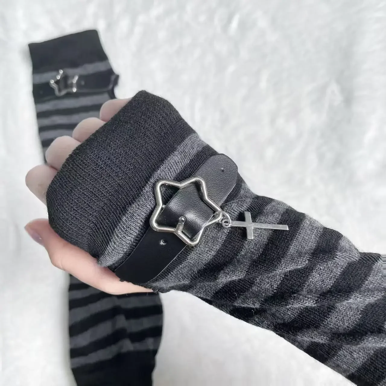 Y2K Gothic Lolita Gloves Arm Cover Harajuku Arm Warmers Black Grey Striped Fingerless Punk Long Wristband Metallic Unisex Gloves
