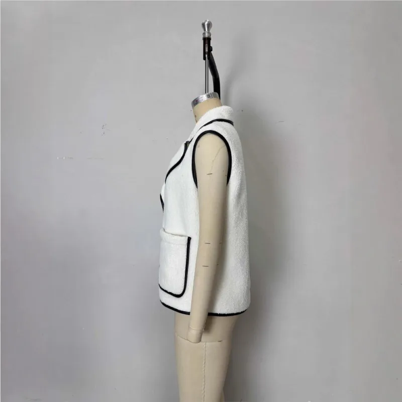 White Sleeveless Lambswool Vests Coat Women Pocket Patchwork Fashion Ladies Jackets Loose Casual Vests Coats 2025 Autumn Winter