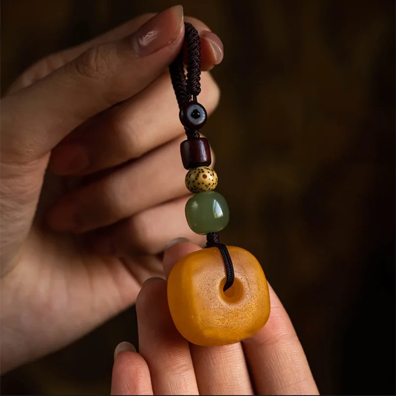 UMQ Men's and Women's Old Beeswax Safe Keychain Car Key Pendant Creative Hetian Jade Duobao Chain Auspicious Decoration Retro