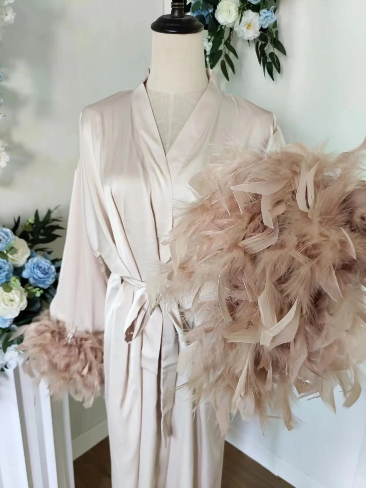 Champagne Long Bridal With Feather Silk Bride Kimono Wedding Day Dress Feather Cuff Details Satin Robes For Women Hen Party