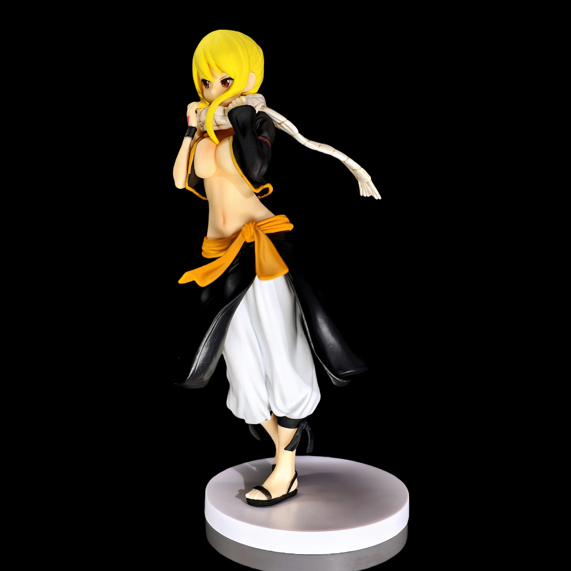 23CM FAIRY TAIL Lucy Heartfilia Herenkleding Staande Anime Handgemaakte Actiefiguren Desktop Case Decoratie Ornament Gift