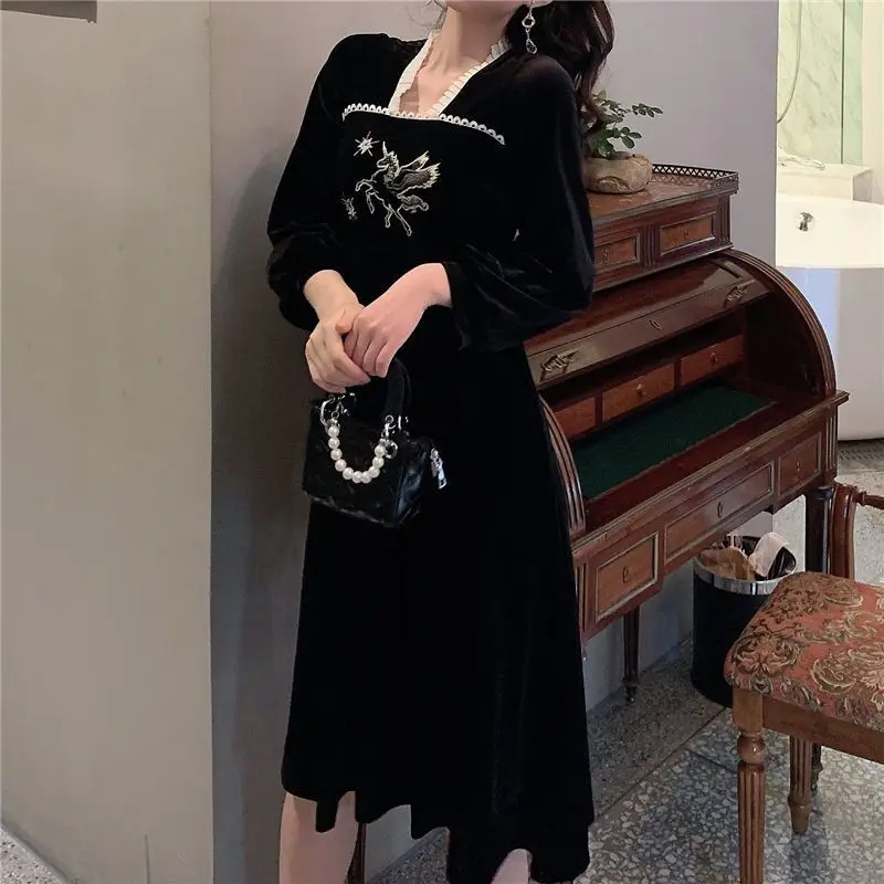 Women French Style Vintage Embroidery Elegant Party Dresses Ruffled Lace Gold Velvet High Waist Long Sleeve Slim Midi Dress Robe