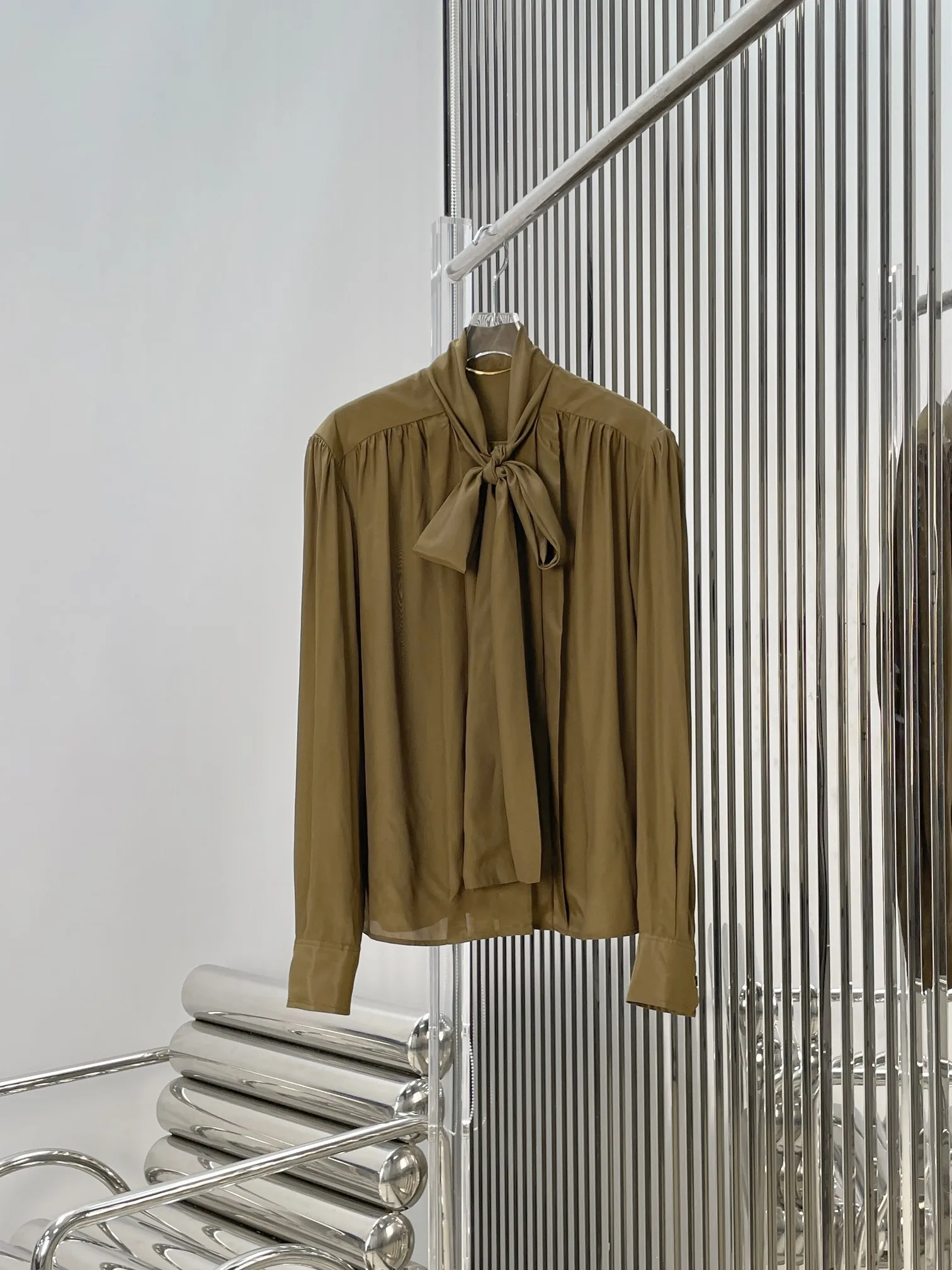 

Женская рубашка с длинным рукавом для похудения, с завязками, модная, элегантная, универсальная, простого прямого кроя, с V-образным вырезом, на пуговицах