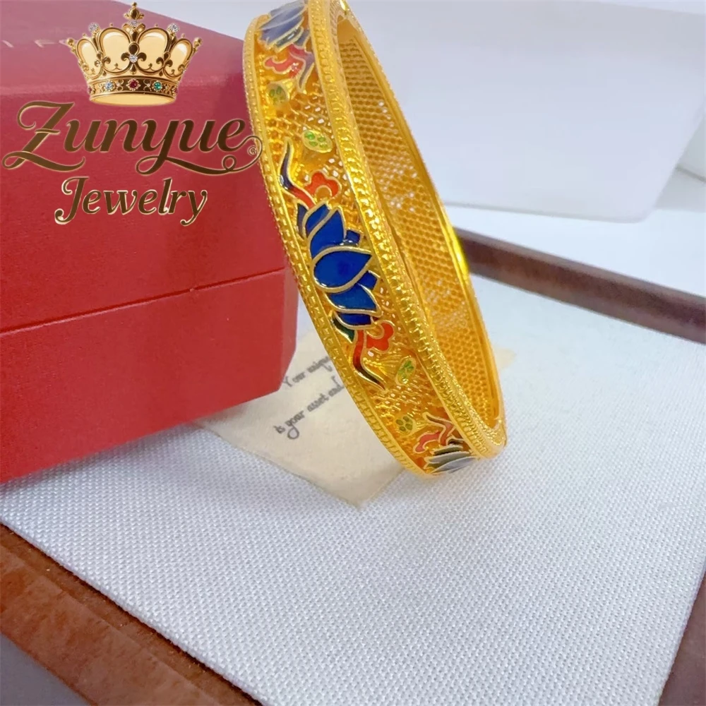 

Sand Gold Enamel Lotus Buckle Bracelet Delicate Retro Senior Versatile Light Luxury Bracelet Fashion Jewelry Exquisite Charms