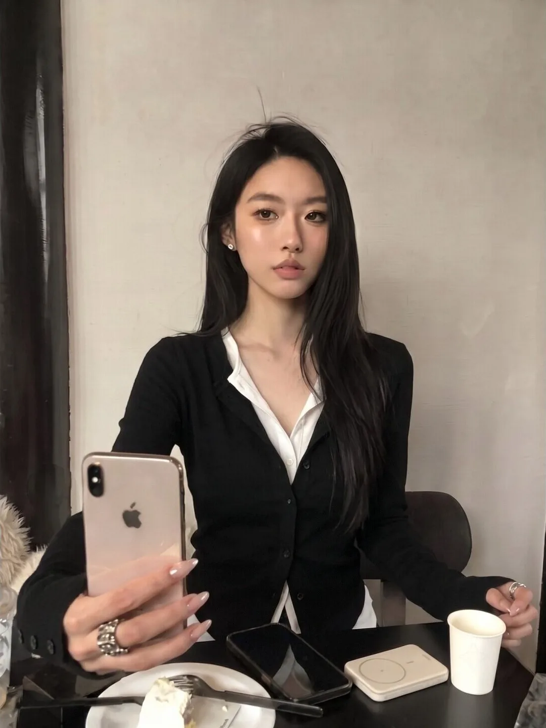 Casual Style Layered V-Neck Long Sleeve Slim Fit Base Shirt Black Two-Piece Effect T-Shirt for Early Autumn Women's Fashion