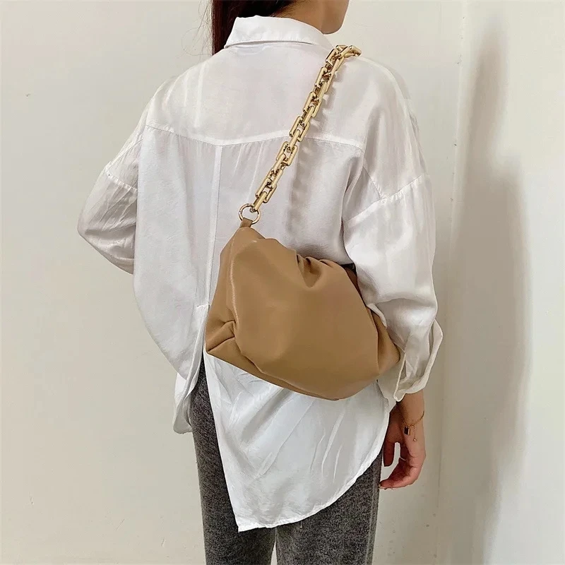 New Handheld Shoulder Bag with Thick Chain and Wrinkled Cloud Pattern Crossbody Bags for Women Luxury Designer Handbag