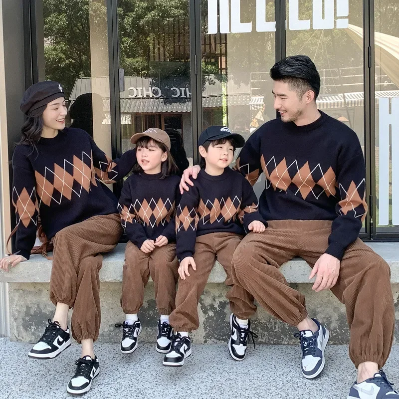 

2024 Family Sweater Autumn Winter Mother Dad Daughter Son Knit Tops Children Knitted Plaid Retro Sweater Vintage Girl Boy Jumper