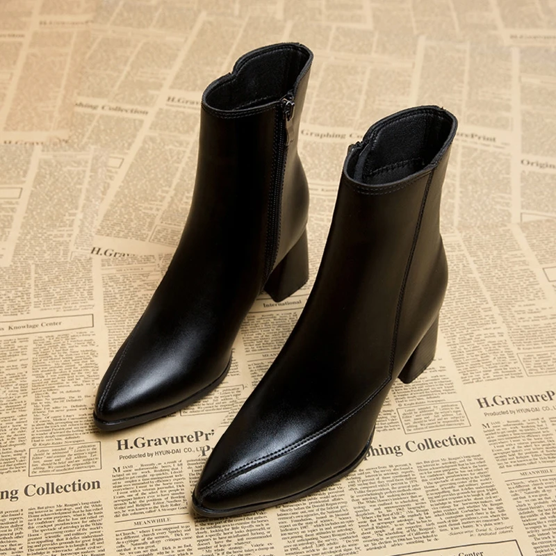 

2025 Spring and Autumn Winter New Korean Fashion Pointed Coarse Heel Side Zipper Short Sleeve Fashion Women's Boots
