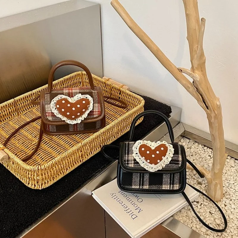 

Premium Women's Shoulder Bag Made Of Dot-Stripe-Printed Leather Featuring Paris Casual Vintage Neat Lightweight Daily Look​