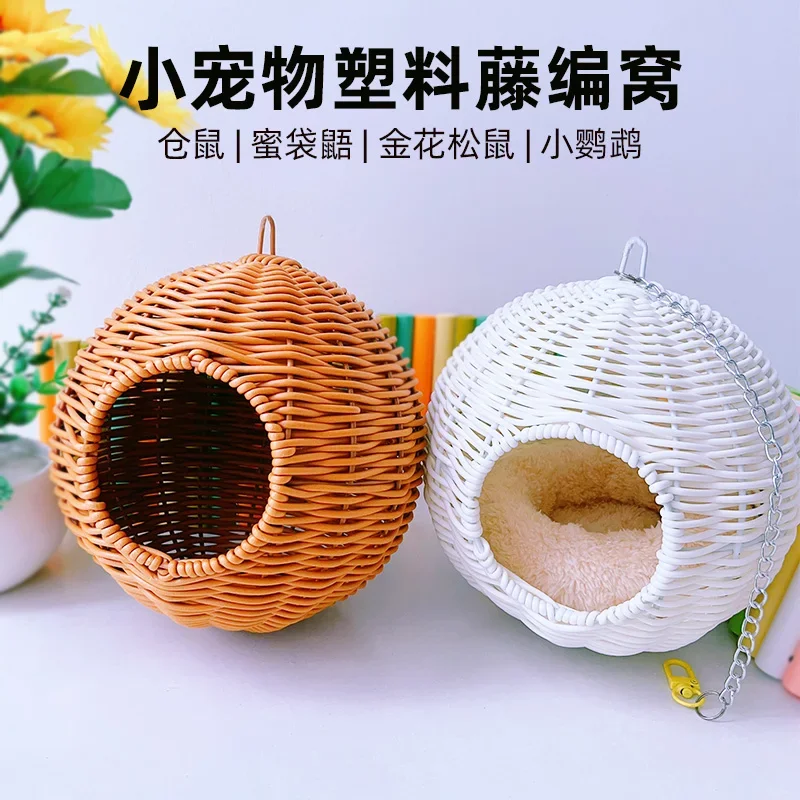 пластиковое гнездо из ротанга