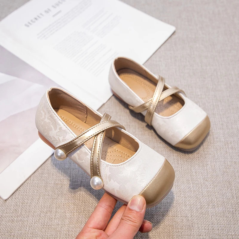 2025 الأطفال الأميرة أحذية من الجلد للفتيات الخريف موضة جديدة الكورية نمط لينة أسفل المضادة للانزلاق تنوعا فستان الأحذية