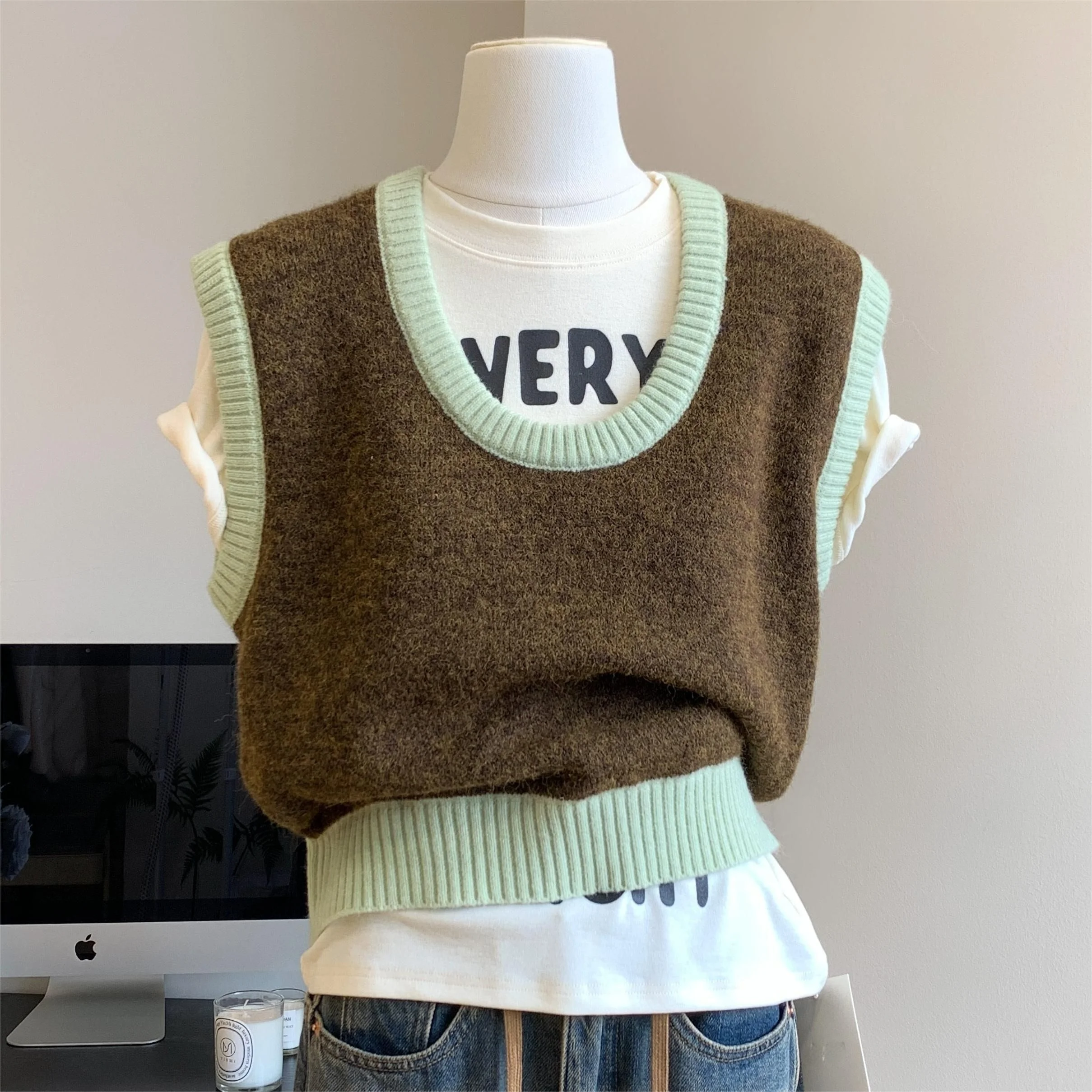 

Новая женская безрукавка в корейском стиле 2025 года: свободный крой, универсальный дизайн, модная верхняя одежда из полиэстера с круглым вырезом