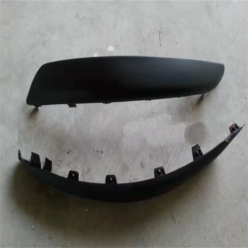 Suitable for Peugeot 307 door anti-scratch strip front bumper corner front bumper trim strip black trim panel 04-07