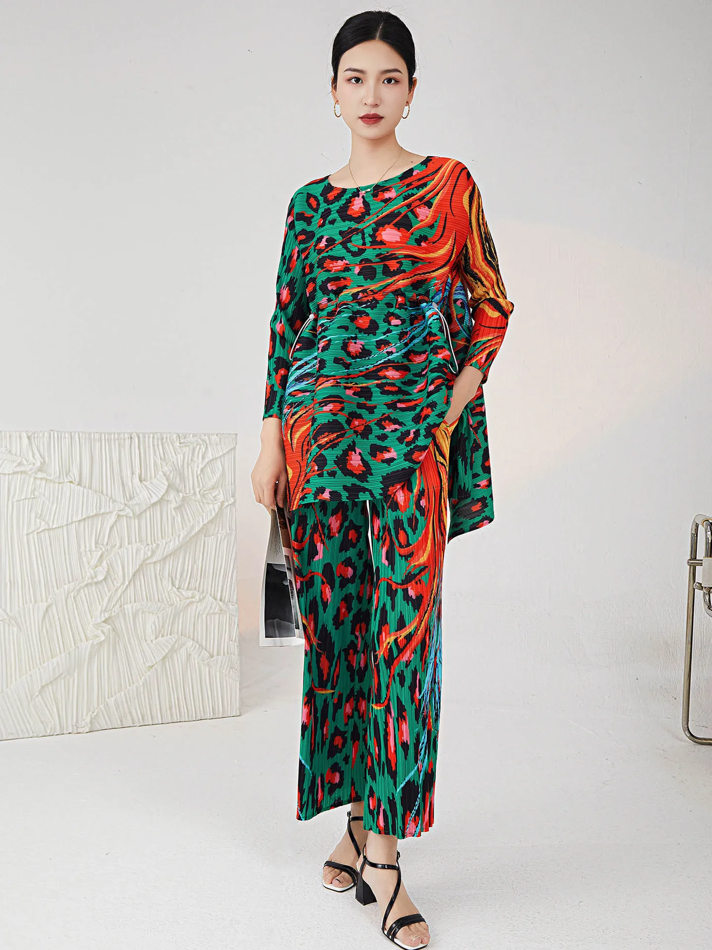 

Printed Pleated Suit Loose Irregular Drawstring Jacket Hanging Feeling Joker Straight Pants Mother Two-piece Set
