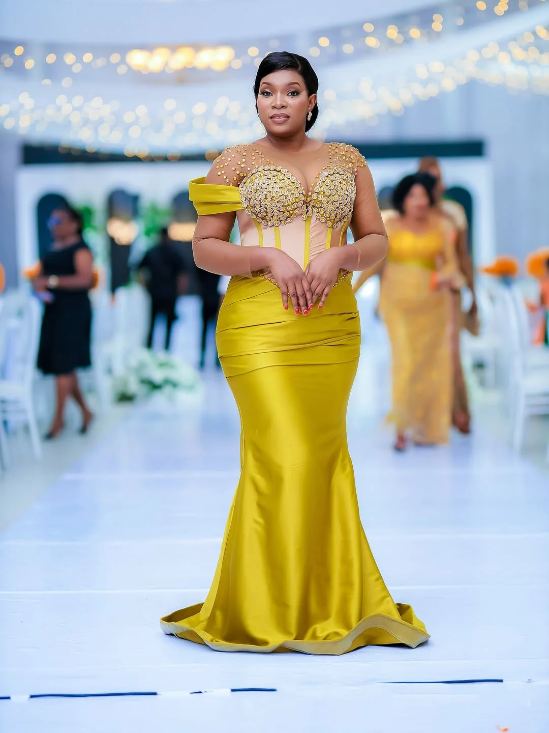 Splendidi perline Abiti da ballo Sirena in raso Occasioni speciali Abito da festa Illusioni Abiti da sera formali a maniche lunghe Corsetto