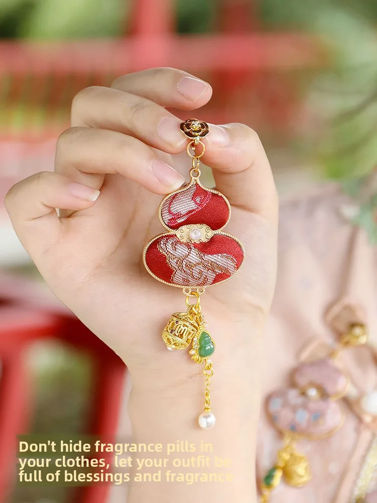 Chinese Style Song Brocade Gourd Brooch Hand Embroidered Tassel Lapel Pin Hanfu Cheongsam Accessory Vintage Auspicious Pendant
