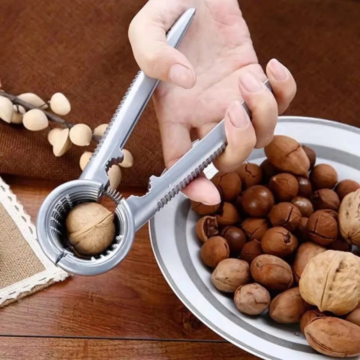 

1pc Silvery Metal Multi Functional Walnut Clip Household Nut Shelling Tools Suitable for Walnuts Chestnuts and Hazelnut