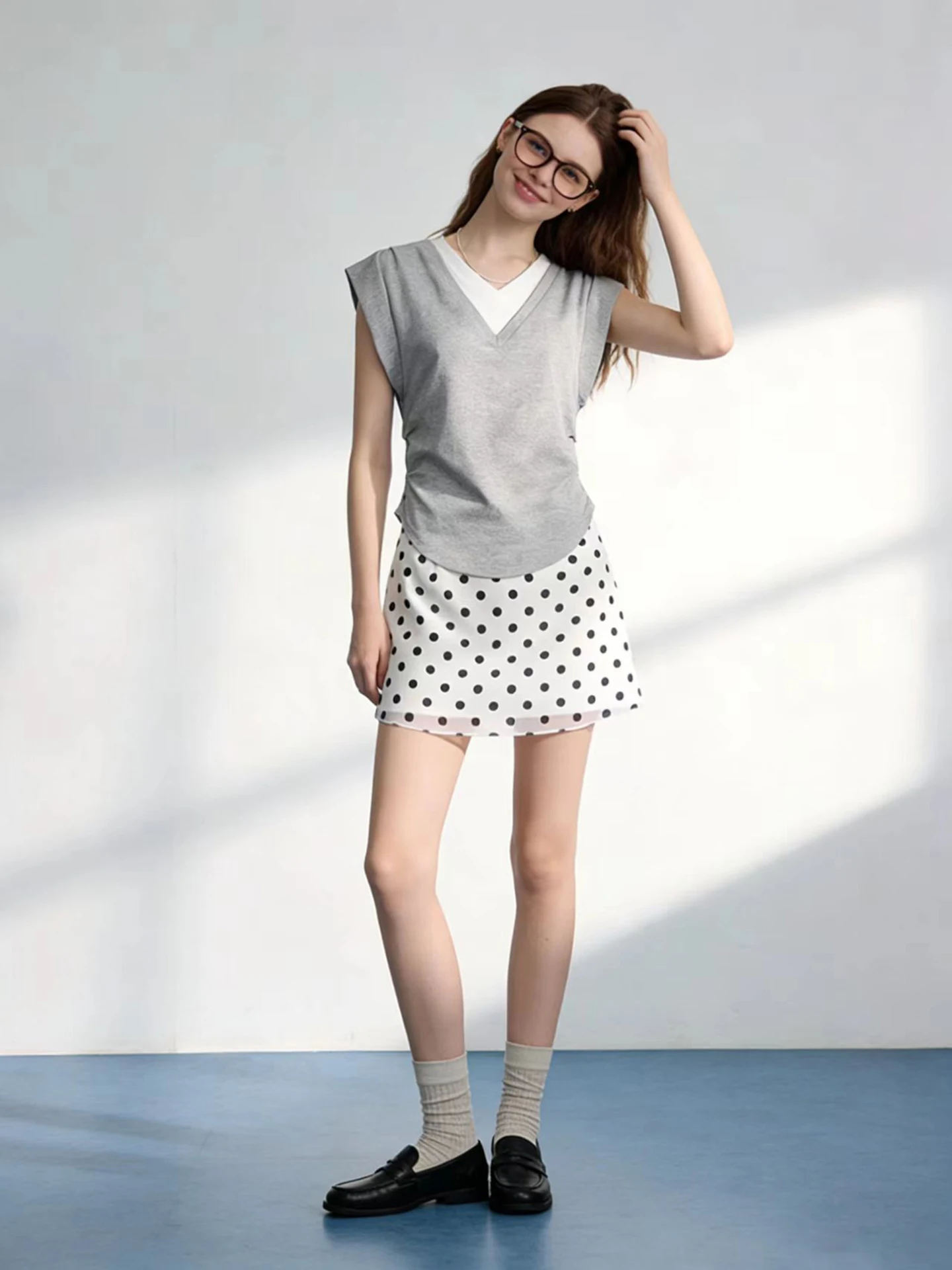 

HUAAPPUW Color Block Short Sleeve Slim Fit V-Neck T-Shirt Women's Fashion Spring Summer New Style Breathable Casual Top