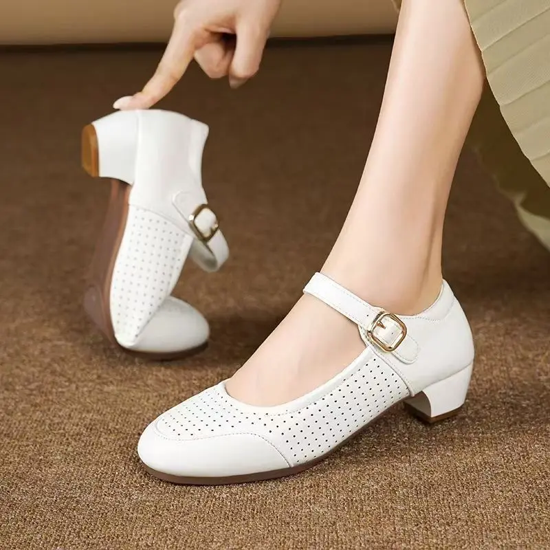 

Женская танцевальная обувь из мягкой кожи на мягкой подошве, легкая обувь для среднего и пожилого возраста с круглым носком и пряжкой на ремешке