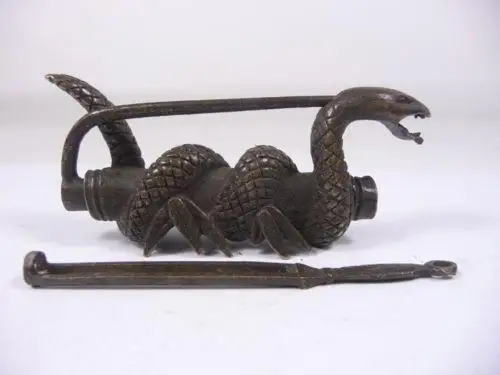 

CHINESE VINTAGE HAND WORK COPPER SNAKE SHAPED LOCK AND KEY