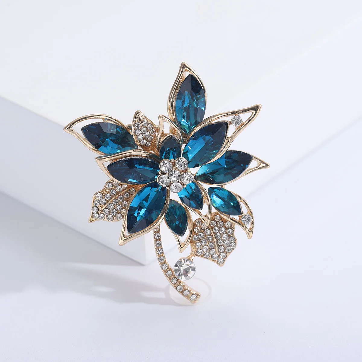 Luxurious Rhinestone Flower Brooch for Women Unisex Crystal Glass Botanical Pin Banquet Party Backpack Gifts Jewelry Accessories