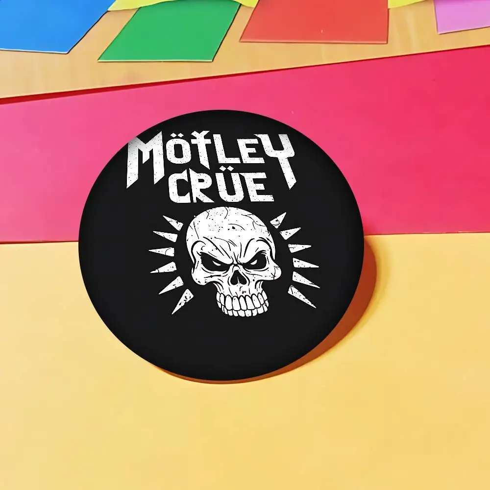 Banda Popular m-motley-c-crues, Pin de botón suave, icono impreso brillante, regalo para amigos, insignia, broche para Collar, Pin de solapa de Metal