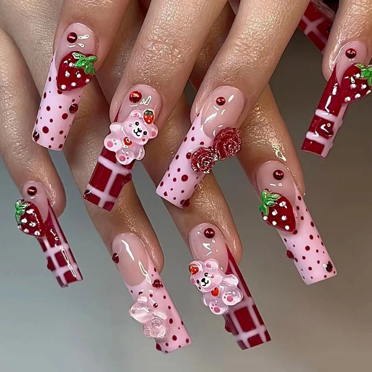 24Pcs/Set Sweet Long Polka Dot Design Nail Art Strawberry Cute Bear Rose Stick on Acrylic Nais Embellishment Wearable Nails