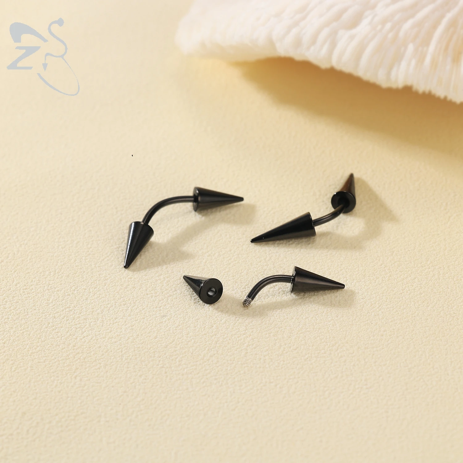 ZS 1PC 16G Spike Curved Barbell anello per sopracciglia filo esterno sopracciglio Stud Cone Rook Daith Piercing colore nero Piercing per labbra