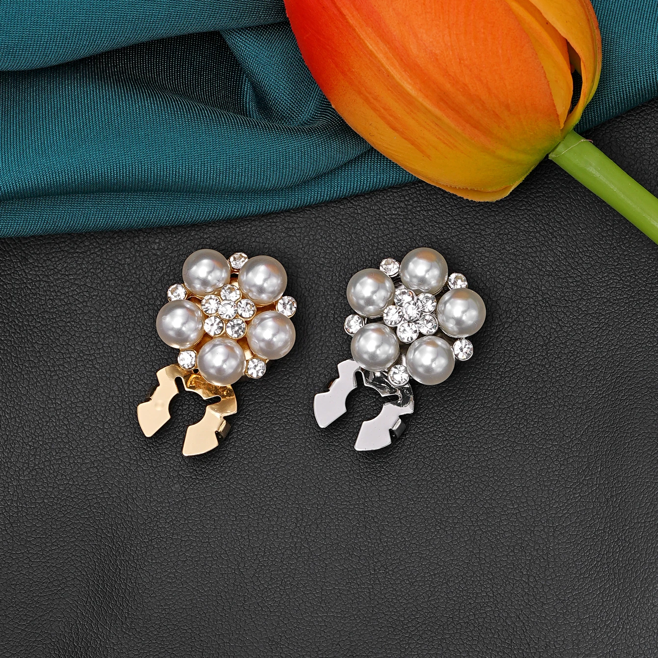 

2PCS Pearl Shaped Metal Clip Button Cover Fashion Accessory for Clothing Decoration
