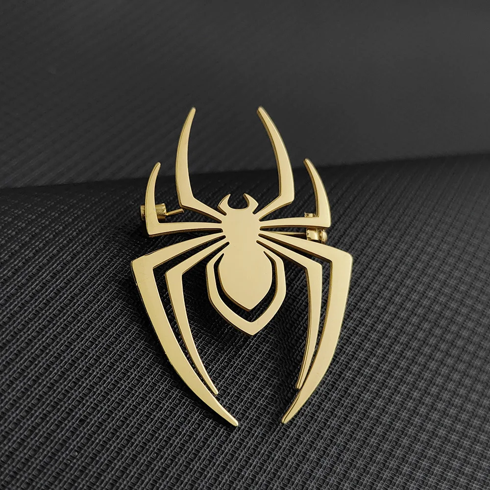 Cartoon Spider Man Spilla di personalità Design in metallo da donna Senso Maglia rossa Vestiti Fibbia Accessori Spille per abiti di moda