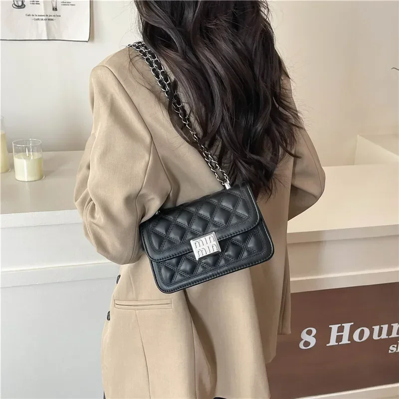 

Designer Inspired Vintage Messenger Bag - Durable Leather Crossbody With Adjustable Strap And Minimalist Aesthetic
