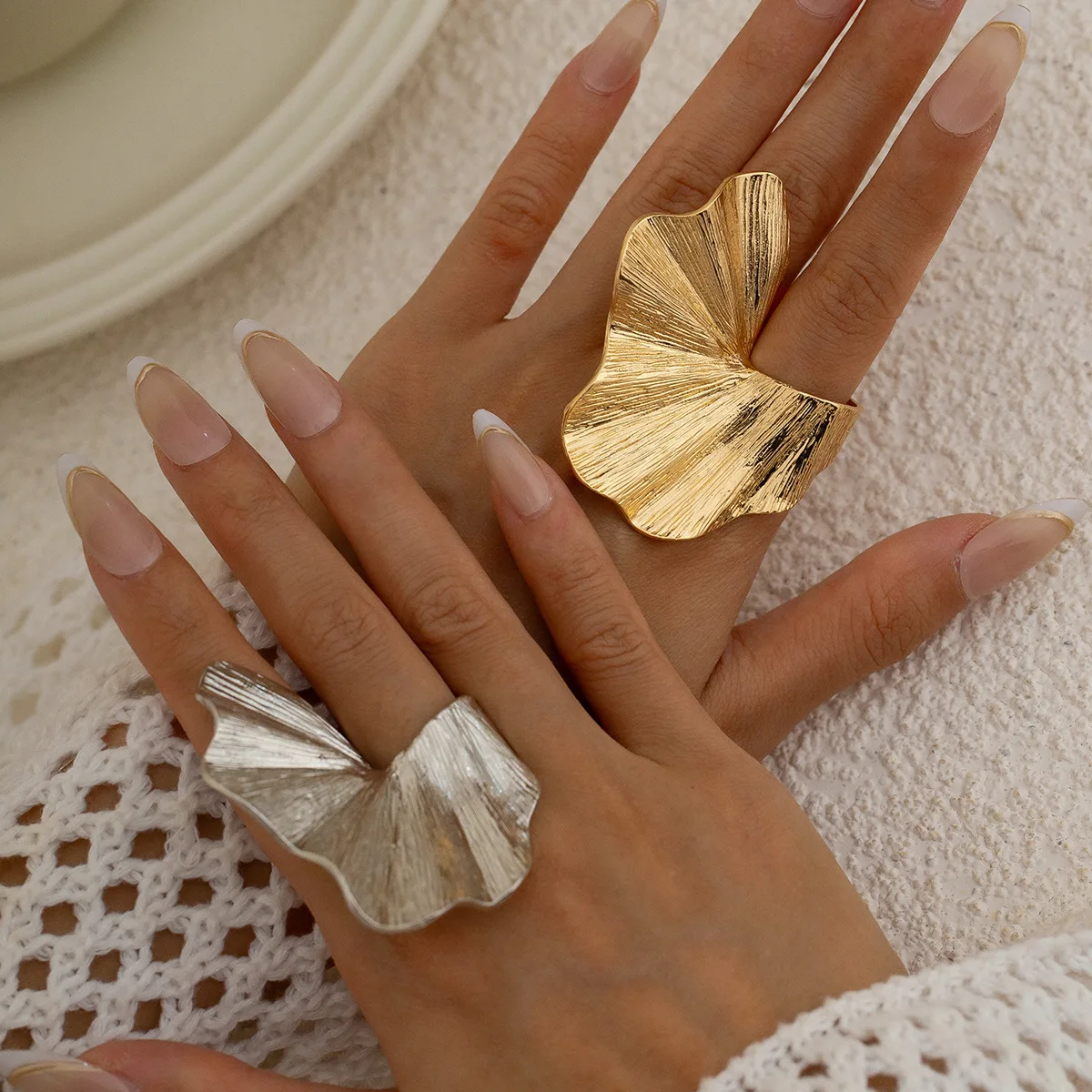 

2025 Design irregularity metal fan ring personality ginkgo biloba ring joint ring Valentine’s Day Jewelry gifts