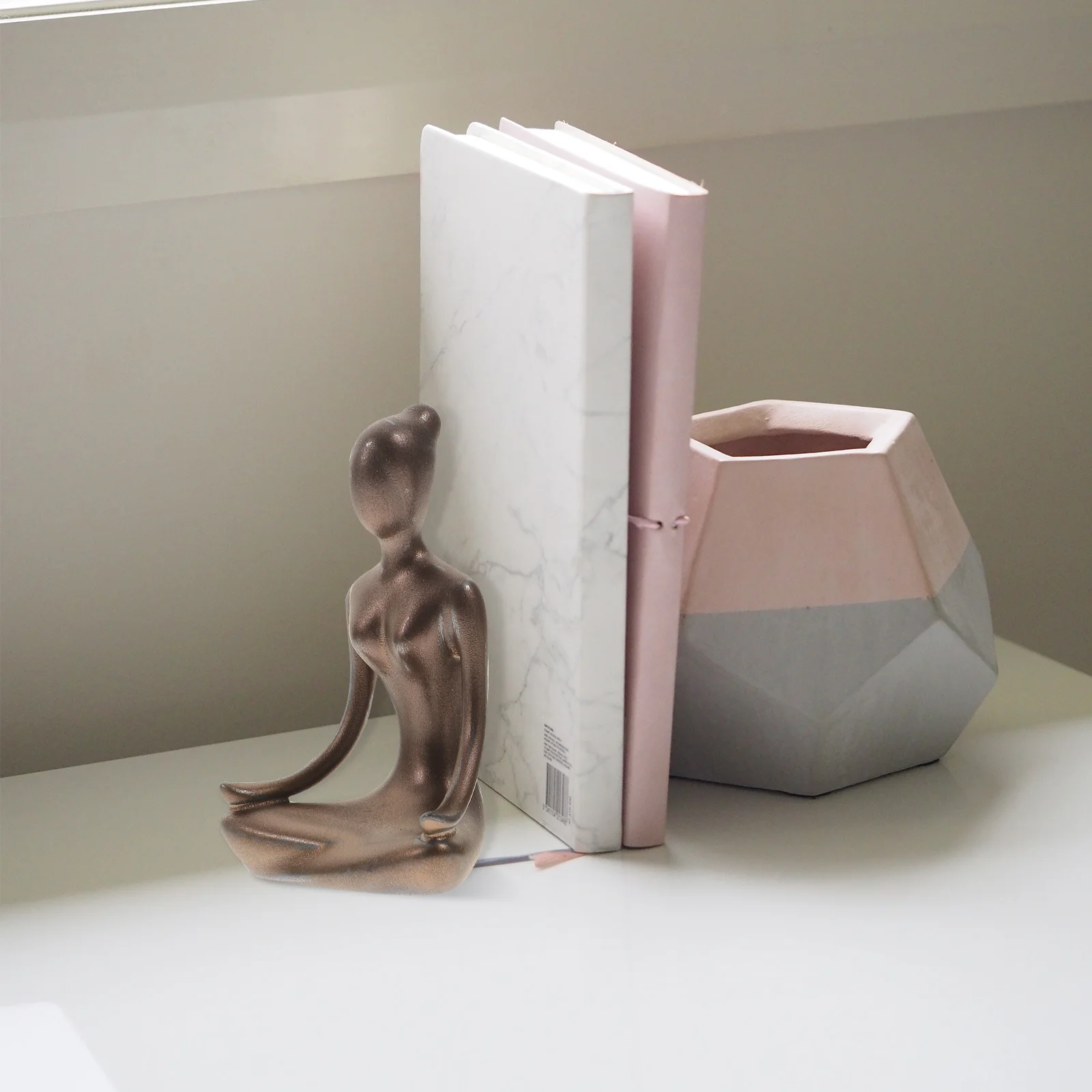 

2Pcs Yoga Statue Resin Craft Desktop Ornament Meditation Room Zen Decoration Yoga Figure Peaceful