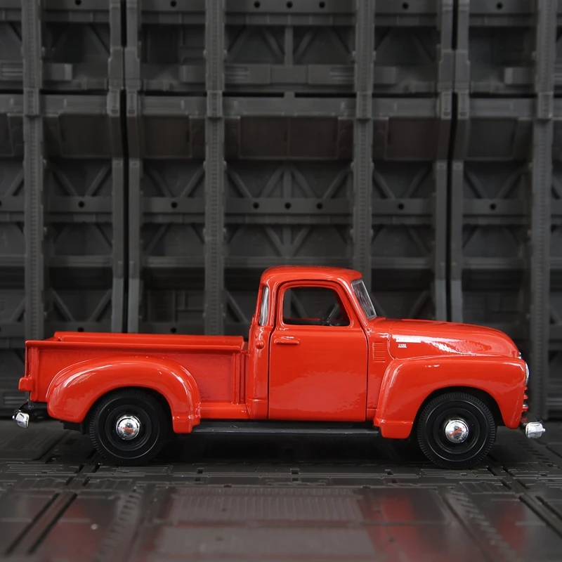 Maisto 1:25 Chevrolet 3100 pickup truck alloy car model two doors on both sides that can be opened good quality