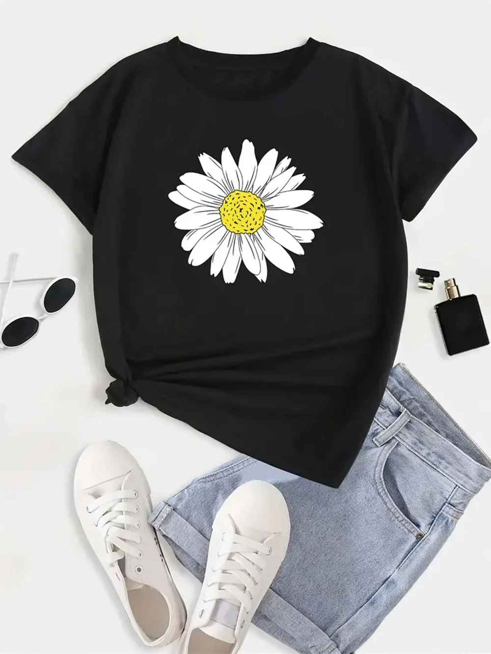 

Plus Size Daisy Print Short Sleeve T-shirt Women's Plus Slight Stretch Round Neck Casual Tee