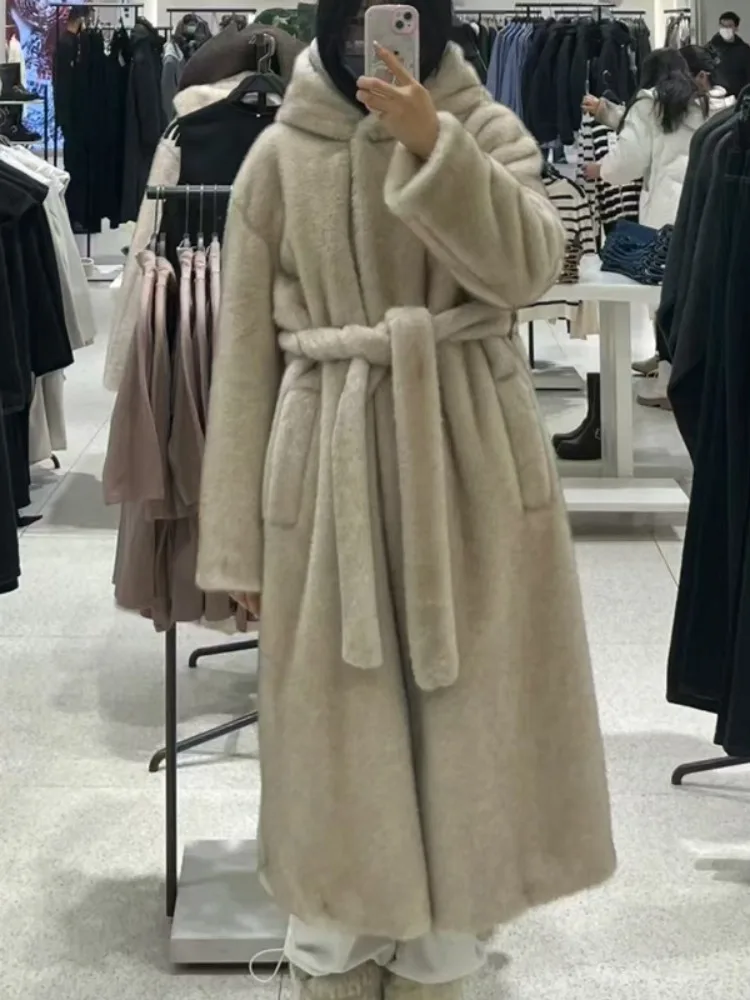 LIinar 2026 Winter New Thickened Fall Winter Fur Coat Fluffy Faux Fox Fur Coat for Women Loose-Fit High-Street Style Coat