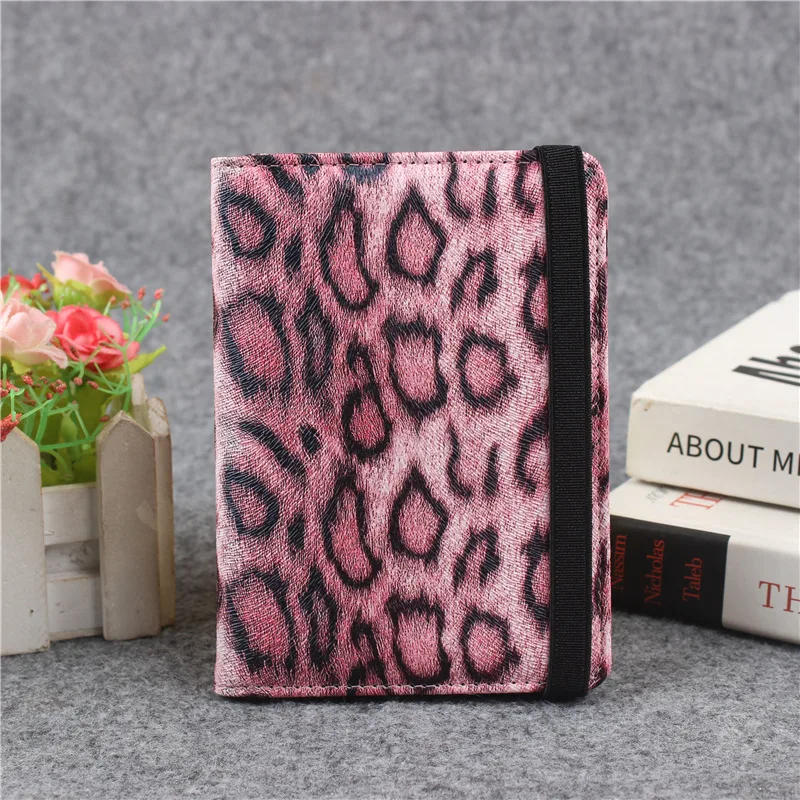 Custodia per passaporto con benda Clip per passaporto impermeabile Schermatura RFID integrata Porta passaporto con stampa leopardata Accessori da viaggio