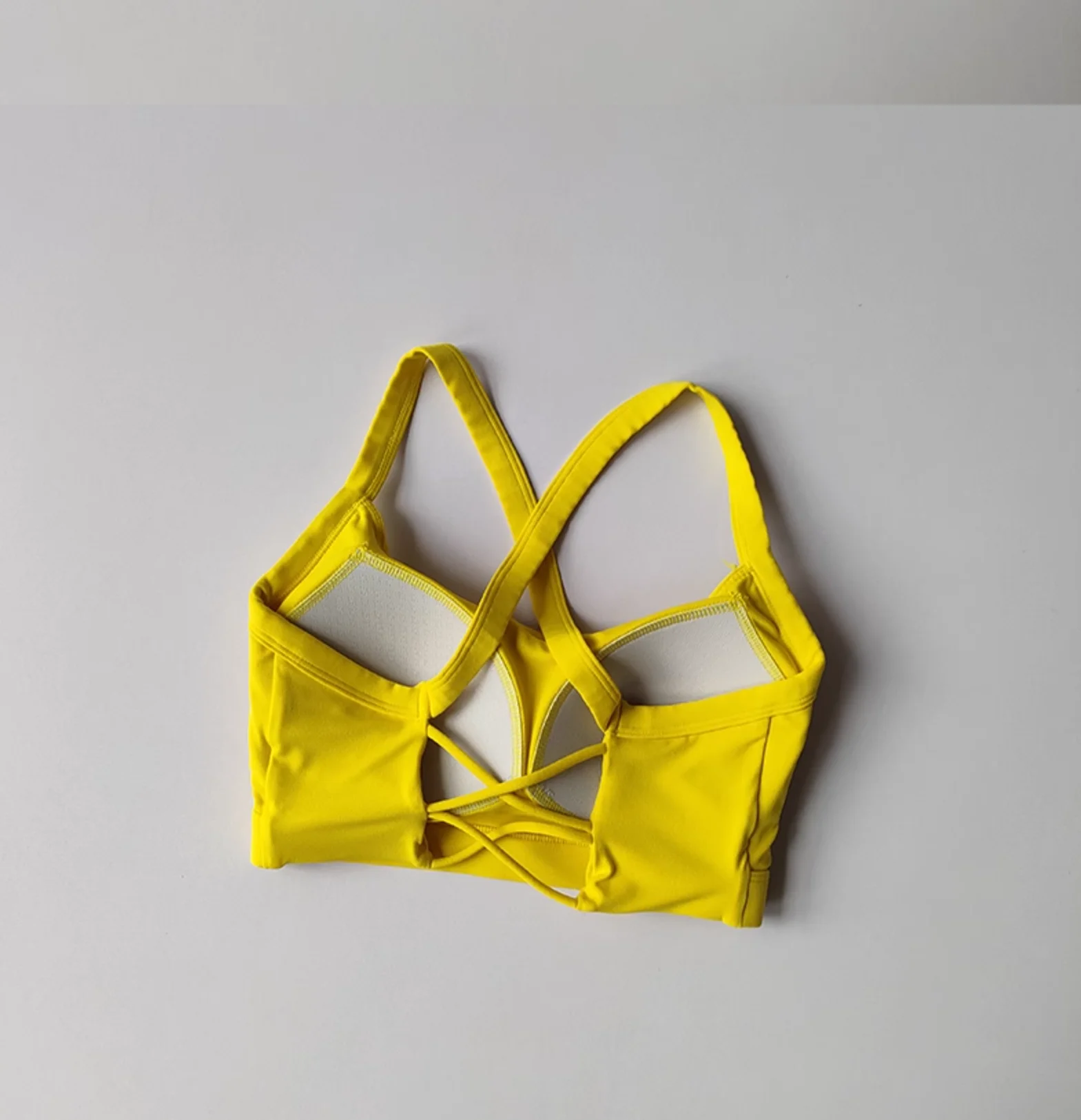 Stoßfester, hochintensiver Fitness-BH mit integrierten Cups, geeignet für Laufen, Yoga, mit atmungsaktivem Rückendesign für Damen. – Detail 10