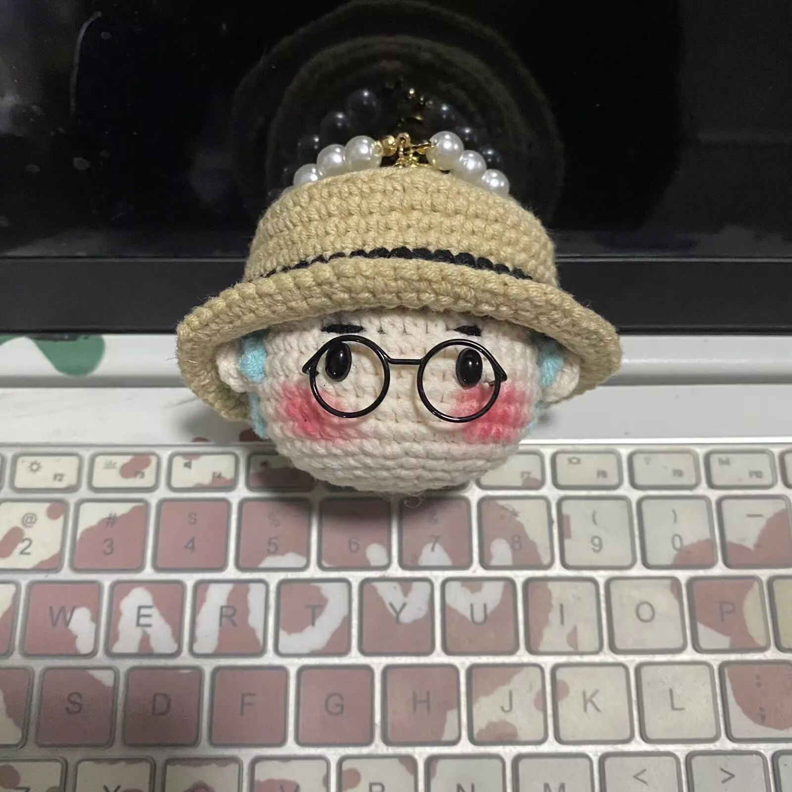 Hook Weaving Quan Zhilong GD, Cute Handmade Doll Keychain Gift Material Finished Pendant