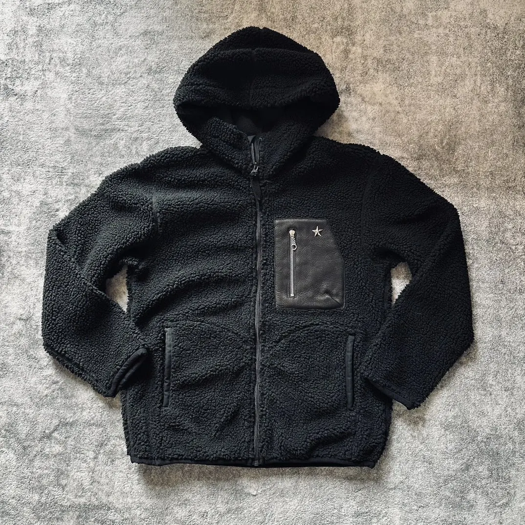 

Свободная посадка из меха ягненка с капюшоном и заклепками из кожи оленя, мотоциклетное хлопковое пальто с пятью звездами для молодых мужчин