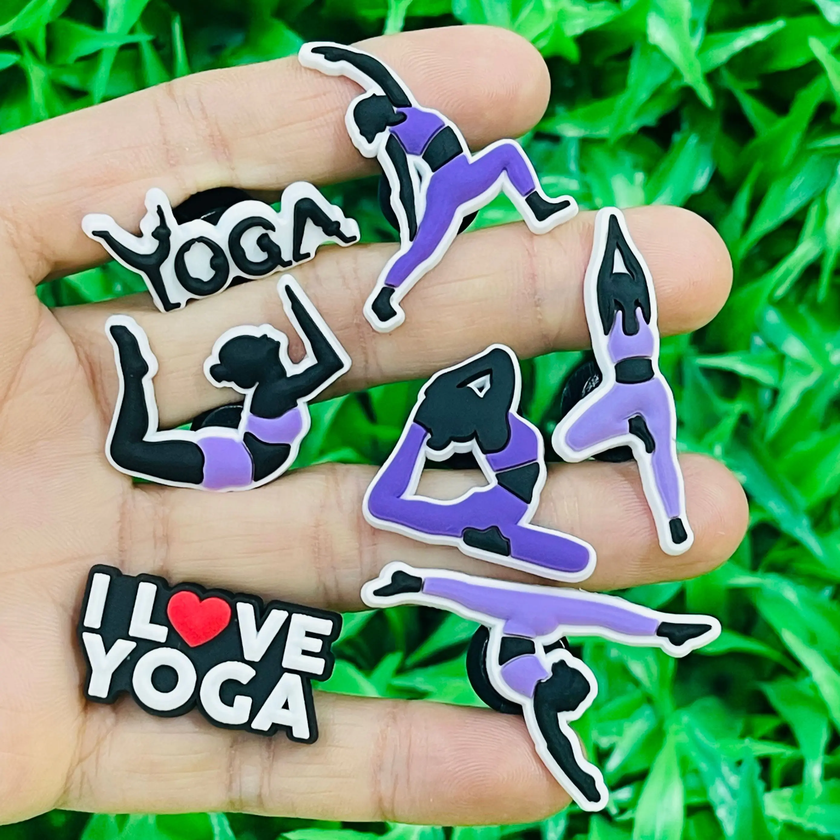 7 Teile/satz ICH Liebe Yoga Sport PVC Schuhe Charms Verschiedene Frau Yoga Posen Sandalen Schnalle Zubehör DIY Rucksack