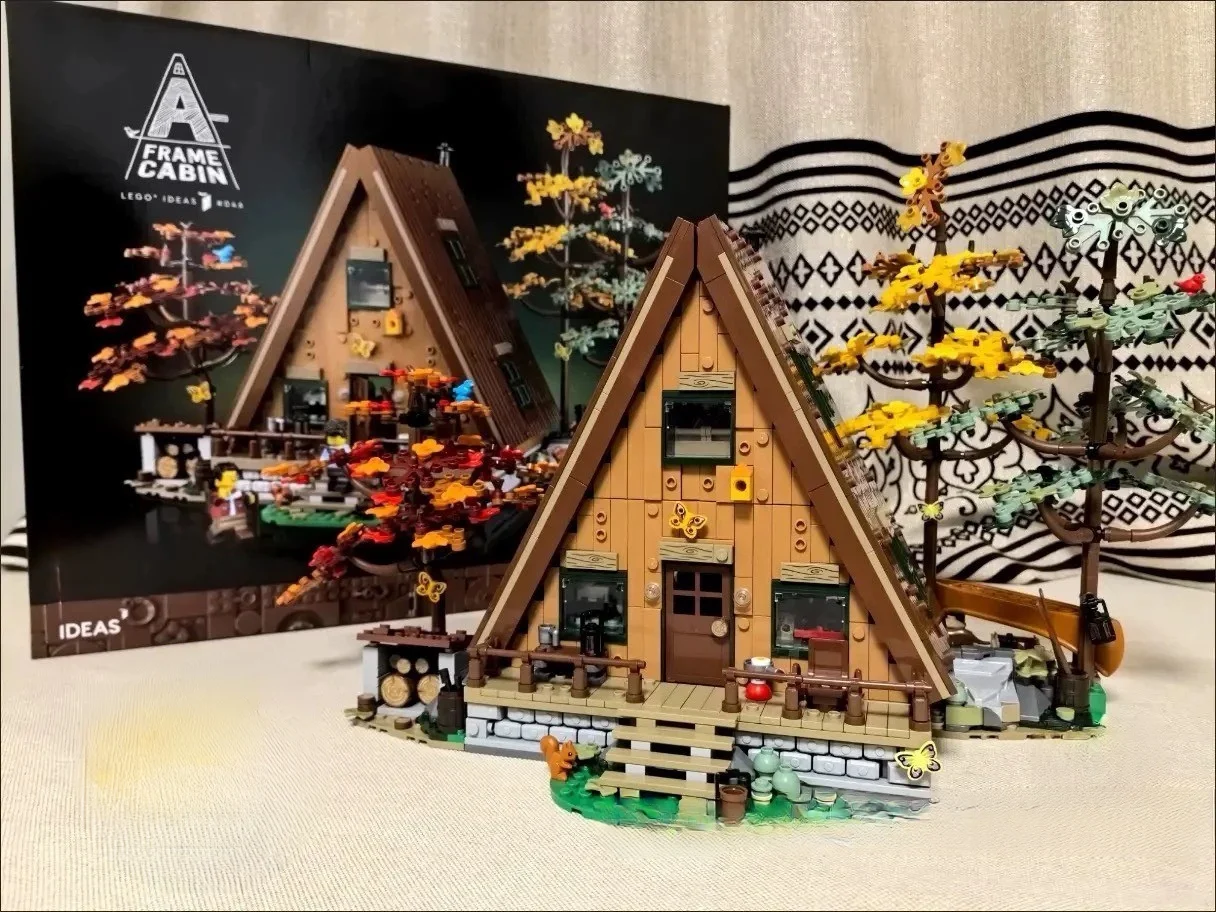 

Оригинальная коробка для Хэллоуина, Рождества для друзей, подарки 21338, лесной треугольник, дом, коттедж, вилла, модель, подарок, 2082 шт., кирпич