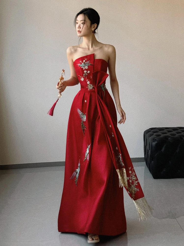 ชุดคลุมเจ้าสาวสีแดงแบบจีนใหม่สำหรับผู้หญิง พร้อมสายรัดเอว ชุดราตรียาวสำหรับงานเลี้ยงฉลองวันครบรอบแต่งงาน