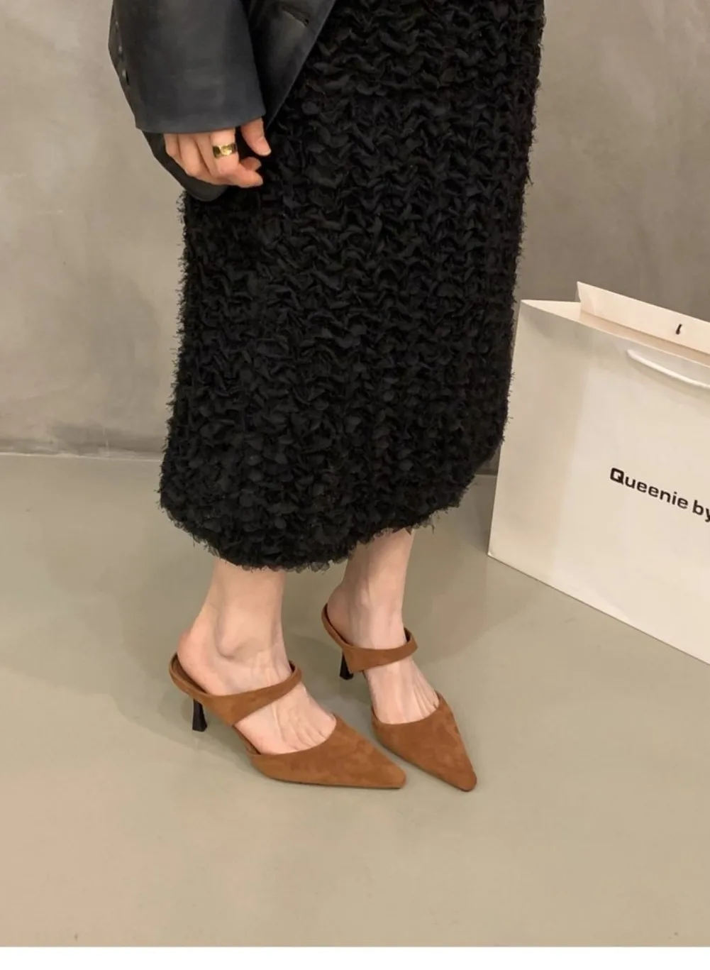 Französische Retro-Damen-Pantoletten mit offener Spitze, spitze Wildleder-High-Heels, elegante Halbschuhe, schlichte neue geschlossene Halbpantoffeln 2026 – Detail 11