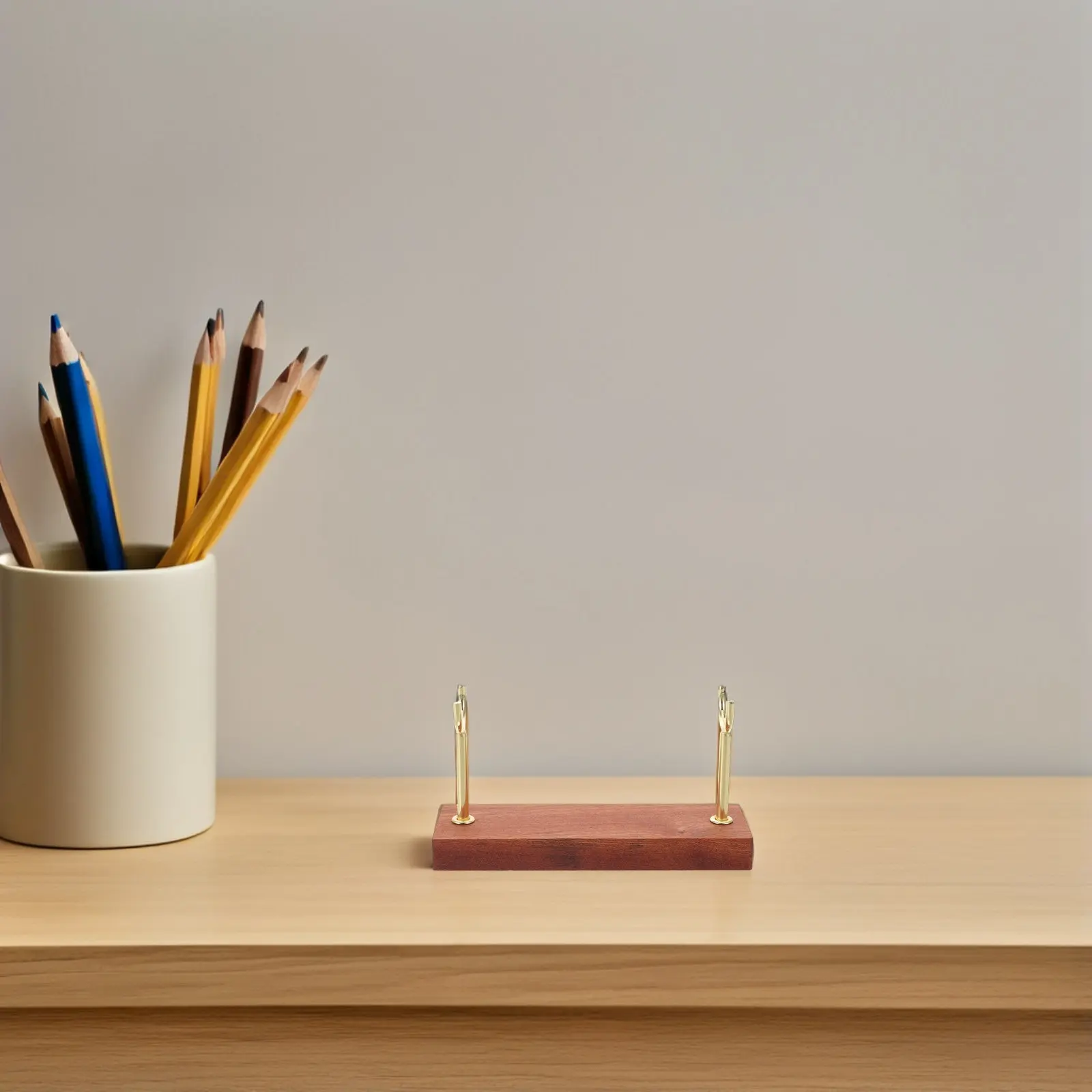 

Подставка для браслетов из селенита, органайзер для украшений, держатель для браслетов с диаметром дуги 3 см, подвесная витрина для хрустальных браслетов, деревянное основание, для дома и розничной торговли