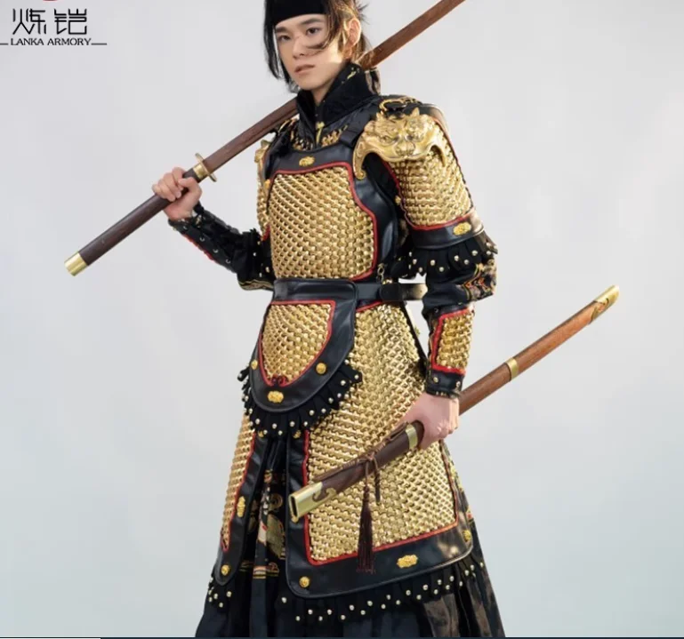 Armure générale chinoise ancienne de la dynastie Ming pour hommes, métal couleur or, fer