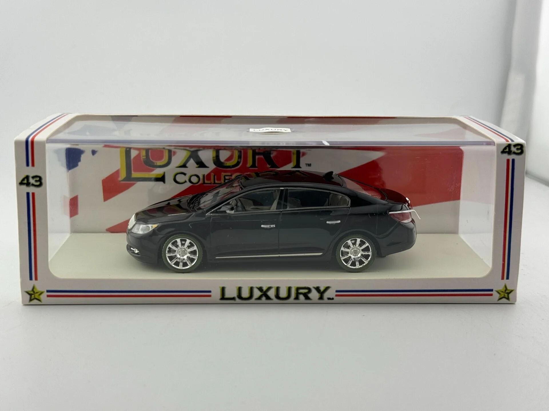 

Luxury 1/43 Scale 2011 Buick Strips Resin Car Model